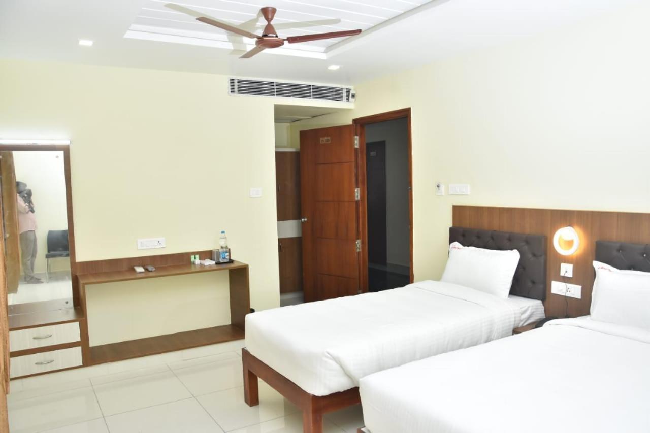 Le Arul Park Hotell Karaikal Eksteriør bilde