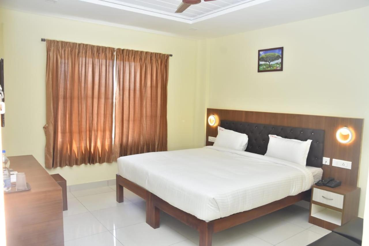 Le Arul Park Hotell Karaikal Eksteriør bilde