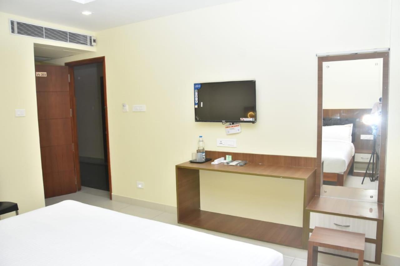 Le Arul Park Hotell Karaikal Eksteriør bilde