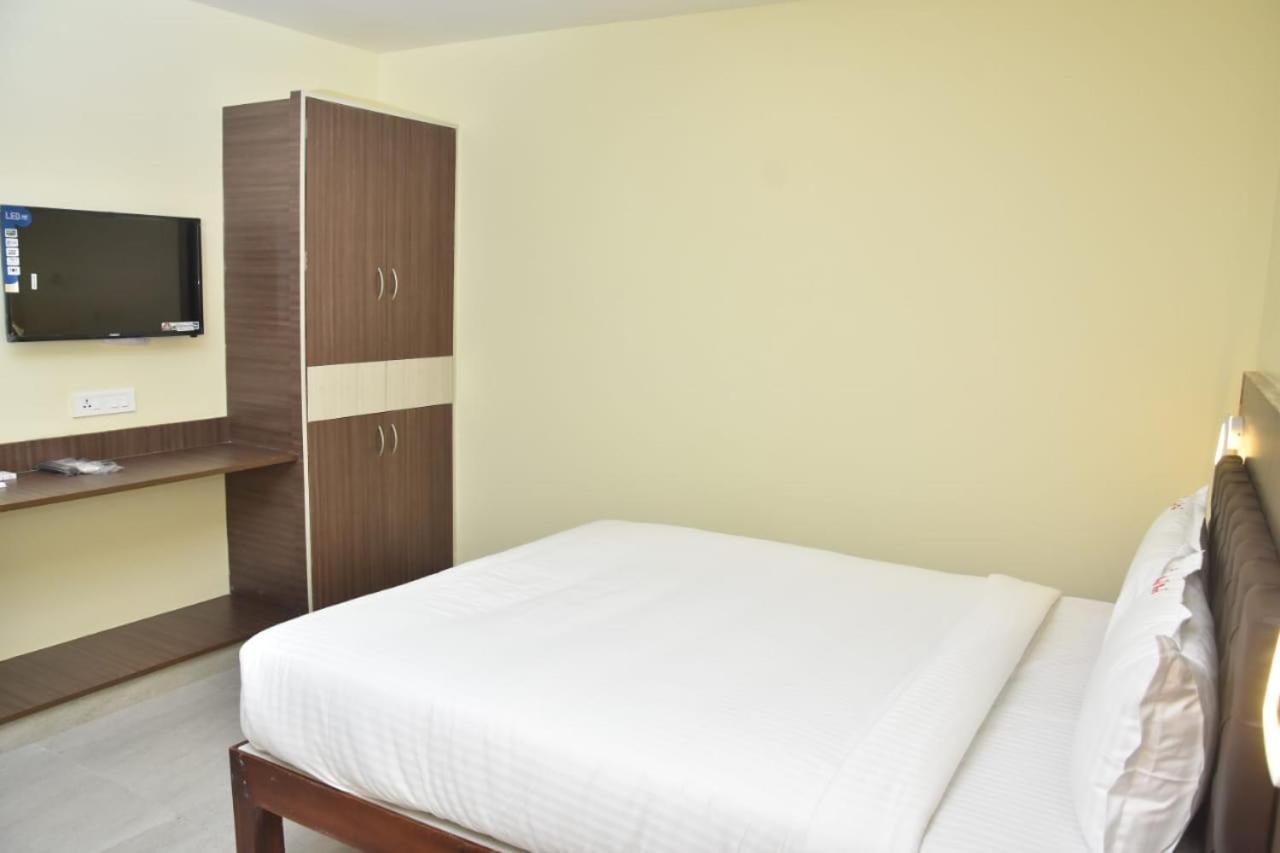 Le Arul Park Hotell Karaikal Eksteriør bilde