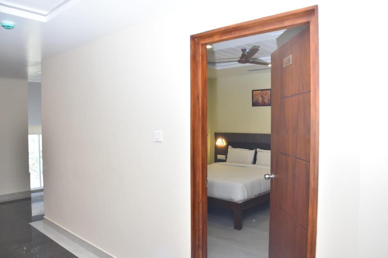 Le Arul Park Hotell Karaikal Eksteriør bilde